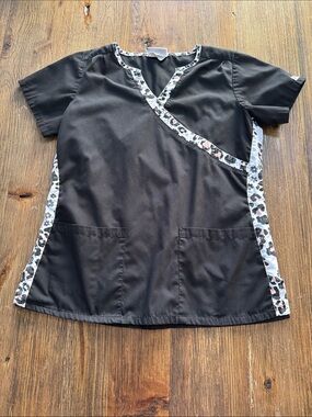 Uniform Advantage Black Scrub Top with Leopard Trim